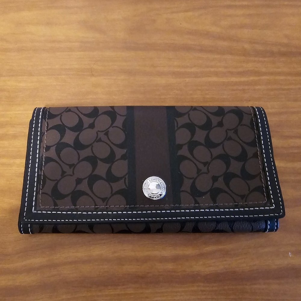 Signature C "Coach" Wallet Full Sized Trifold Brown Tan